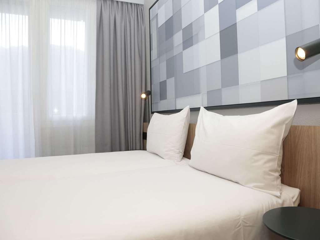 Ibis Chur Room photo